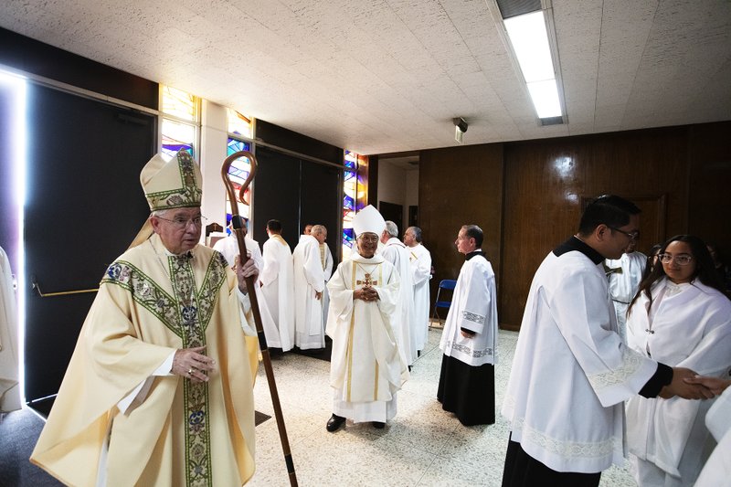 BISHOP ACLAN INSTALLATION MASS 18 0 I4 A6039