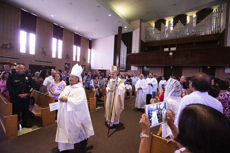 BISHOP ACLAN INSTALLATION MASS 3 0 I4 A5938