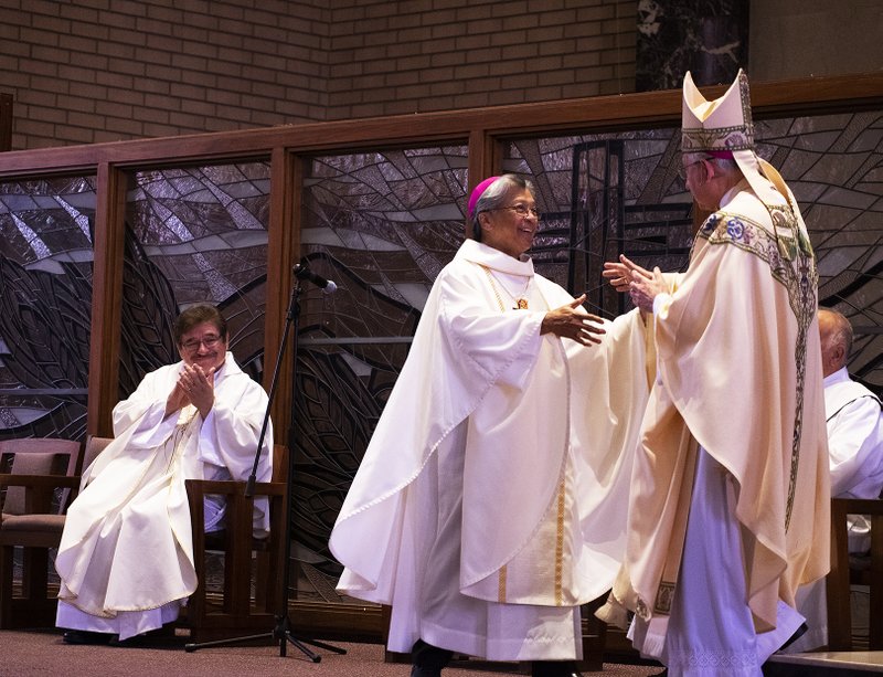 BISHOP ACLAN INSTALLATION MASS 36 V1510571