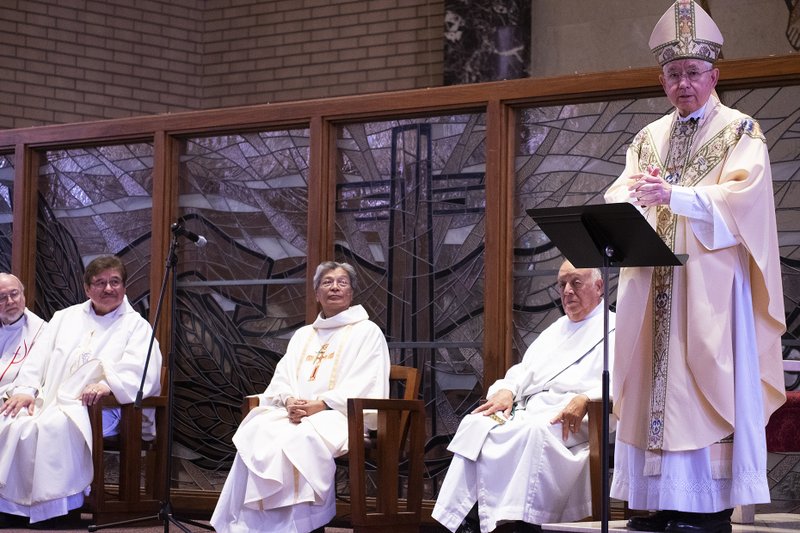 BISHOP ACLAN INSTALLATION MASS 38 V1510609