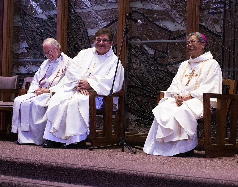BISHOP ACLAN INSTALLATION MASS 39 V1510622