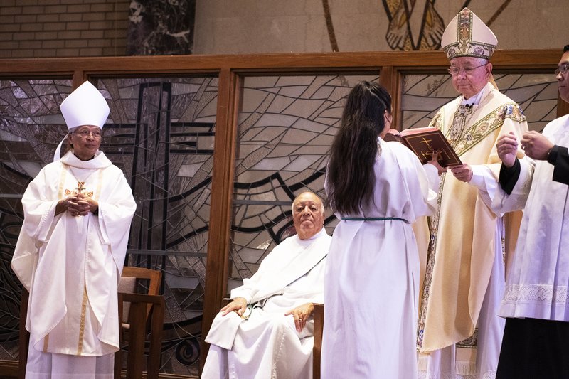 BISHOP ACLAN INSTALLATION MASS 44 V1510700
