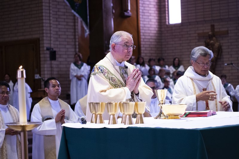 BISHOP ACLAN INSTALLATION MASS 46 V1510761