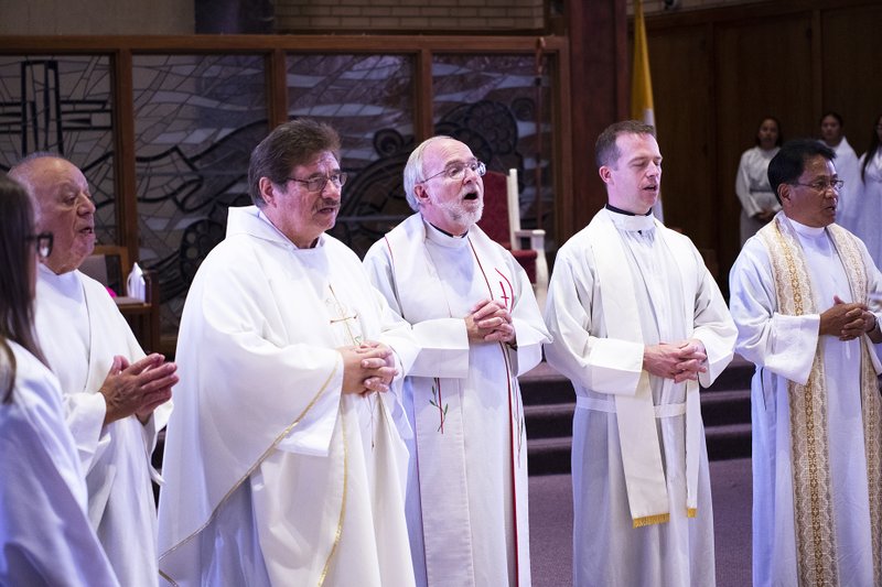 BISHOP ACLAN INSTALLATION MASS 47 V1510781