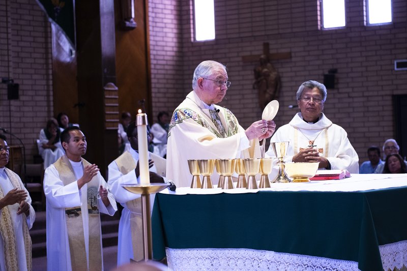 BISHOP ACLAN INSTALLATION MASS 49 V1510813