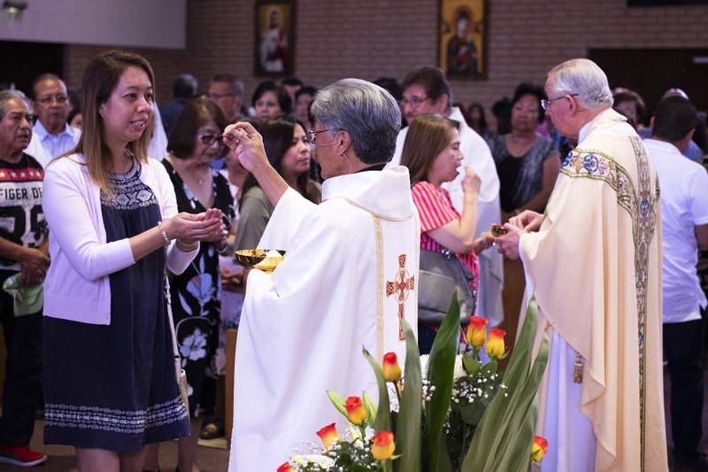 BISHOP ACLAN INSTALLATION MASS 53 V1510878 2