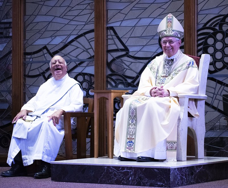 BISHOP ACLAN INSTALLATION MASS 55 V1510951