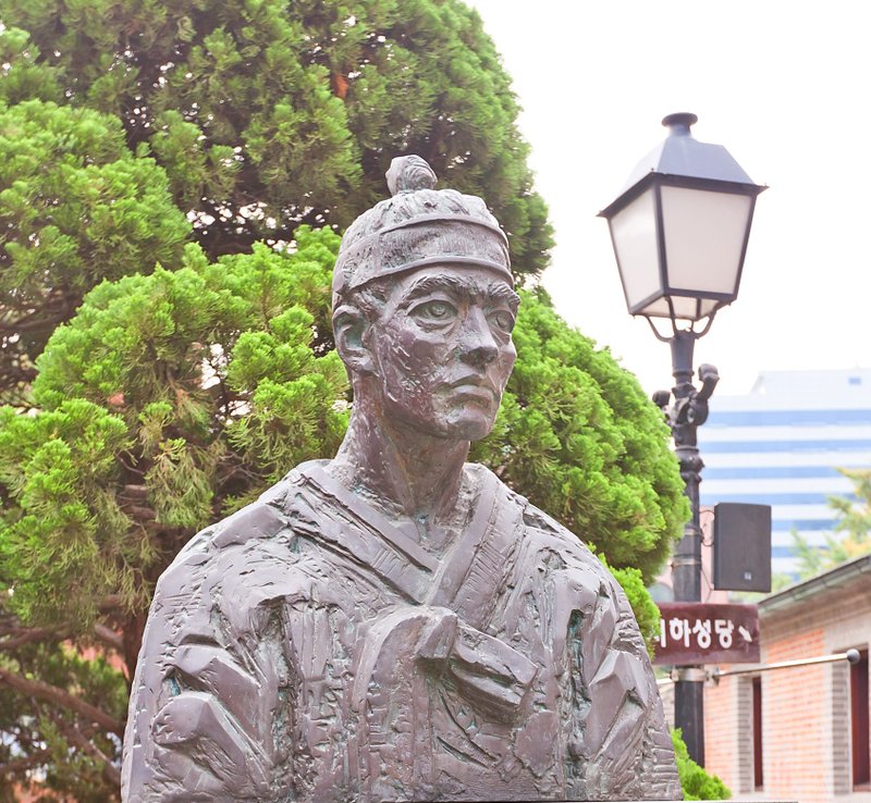 Monument to St. Andrew Kim Taegon in the yard of Myeongdong Cathedral in Seoul, Korea. (Shuttestock)
