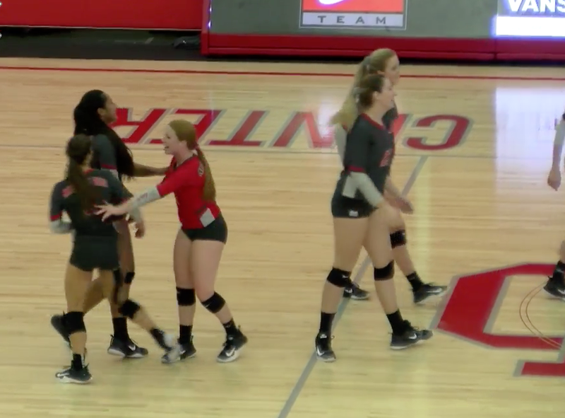 Mater Dei's vollyeball team celebrates after a point. (NFHSNETWORK.COM)