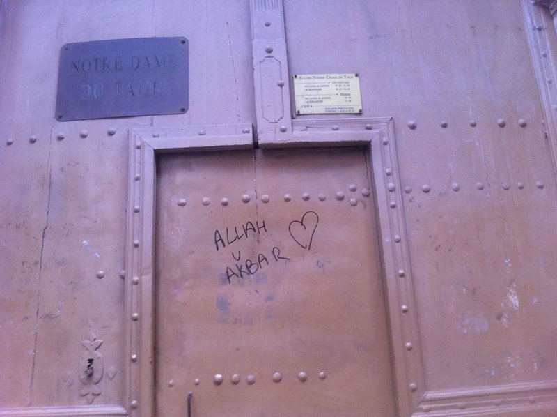"Allah u Akbar" written across the door of the Church of Notre-Dame-du-Taur in Toulouse. (Image via Facebook @ProtegeTonEglise)