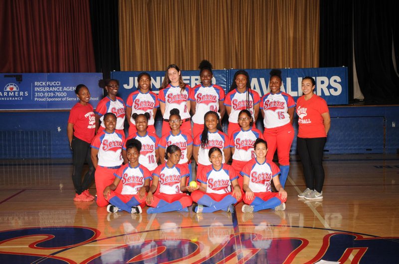 Serra varsity softball team. Photo courtesy la-serrahs.org. 