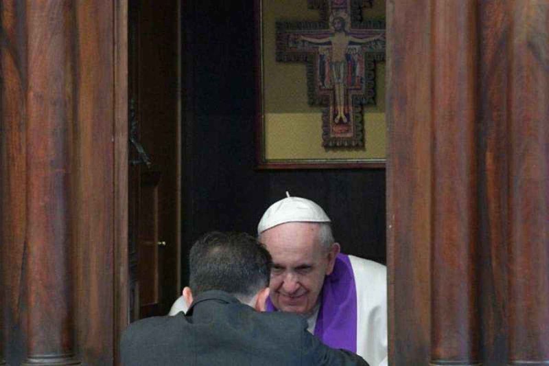Pope Francis hears confessions at St. John Lateran in Rome March 2, 2017. Credit: Vatican Media.