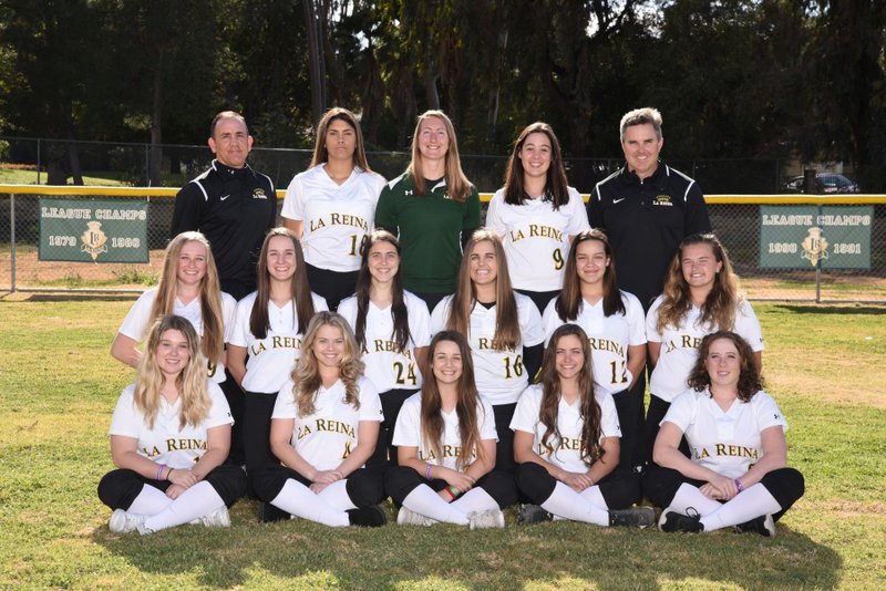 La Reina's softball team. (Photo courtesy of lareina.com)