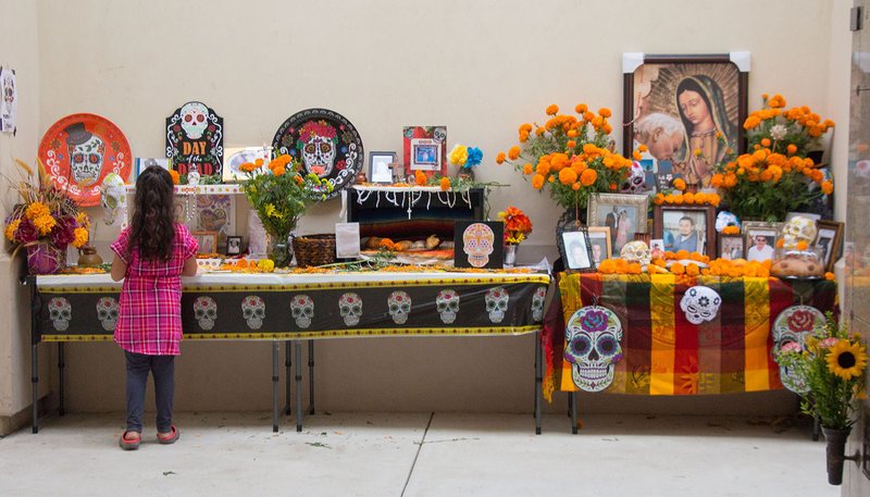 “Dia de los Muertos” celebration at Santa Clara Cemetery in 2017. (Dima Otvertchenko/Angelus News)