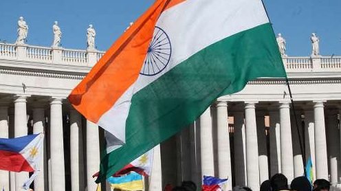Indian pilgrims at the Angelus address in St. Peter's Square, Jan. 17, 2016. (Alexey Gotosky/CNA)