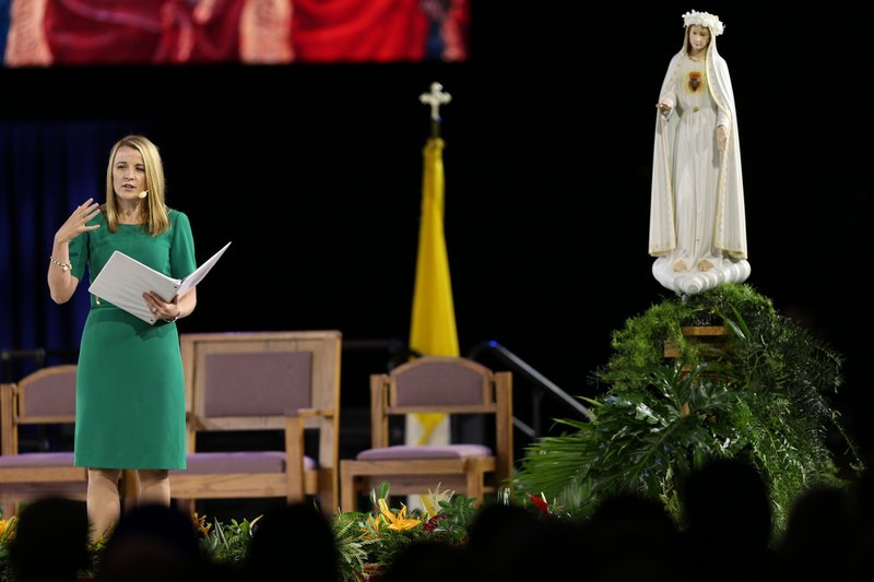 Julianne Stanz, director of new evangelization for the Diocese of Green Bay, Wisconsin, speaks before the opening Mass at the "Convocation of Catholic Leaders: The Joy of the Gospel in America" July 1, 2017, in Orlando, Florida. Leaders from dioceses and various Catholic organizations gathered for the July 1-4 convocation. (Catholic News Service/Bob Roller)
