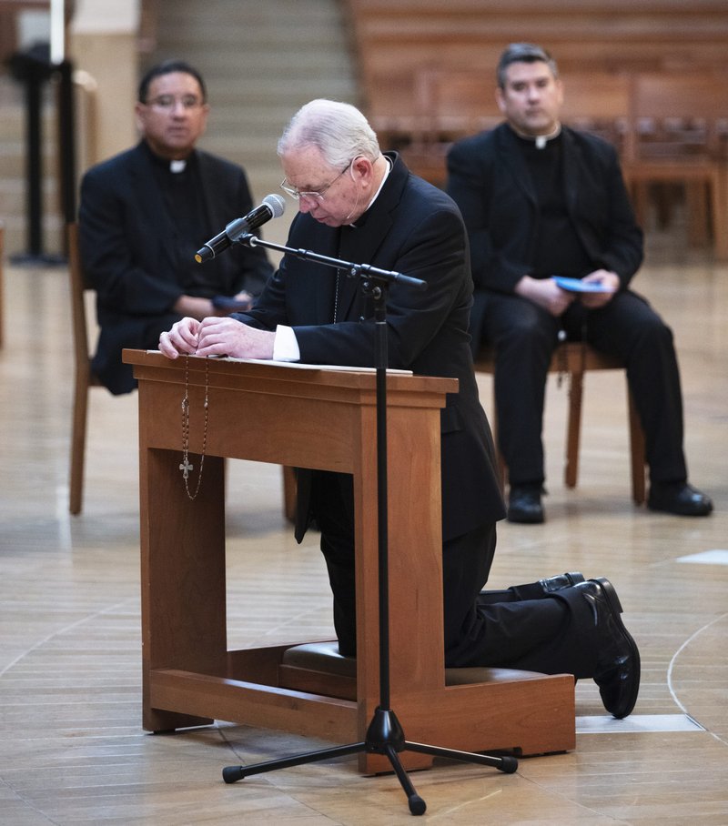 The Holy Father asked families to join him, saying “We will celebrate the Solemnity of St. Joseph. In life, work, family, joy, and sorry, he always sought and loved the Lord, meriting the praise of Scripture as a just and wise man. Always invoke him with confidence, especially in difficult times, and entrust your lives to this great saint. I join in the appeal of the Italian bishops, who in this health emergency have promoted a moment of prayer for the whole country.” (Victor Alemán) 