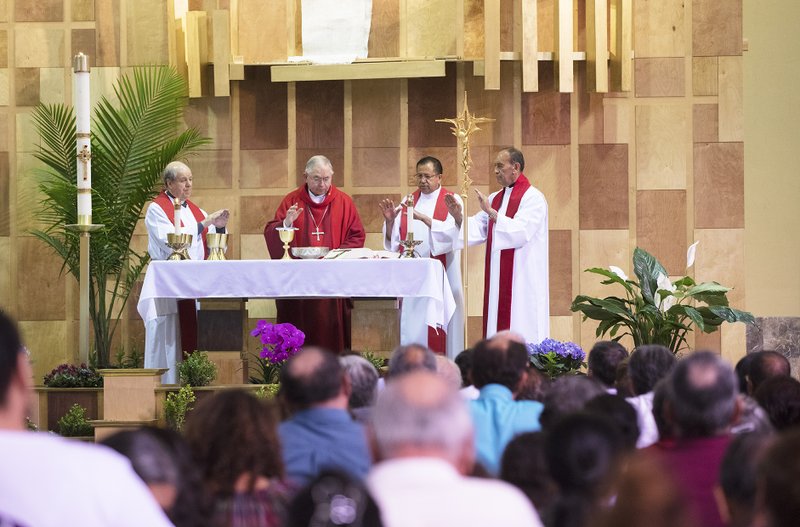 Archbishop José H. Gomez celebrates Mass at Our Lady Queen of Angels parish in downtown LA April 3, 2017. (Victor Alemán)