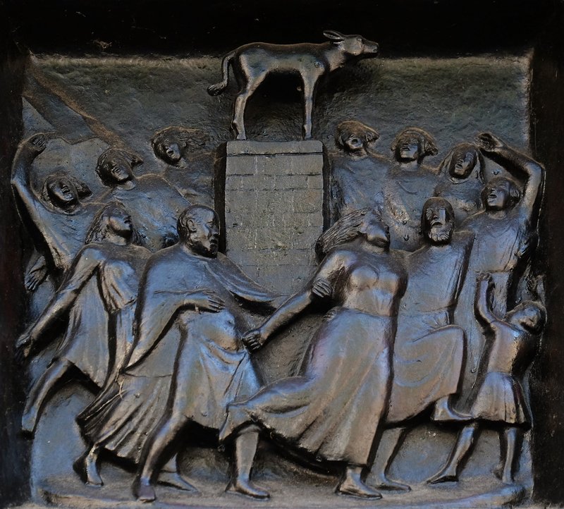"The Worship of the Golden Calf," on the door of the Grossmünster Church in Zurich, Switzerland. (Zvonimir Atletic/Shutterstock)