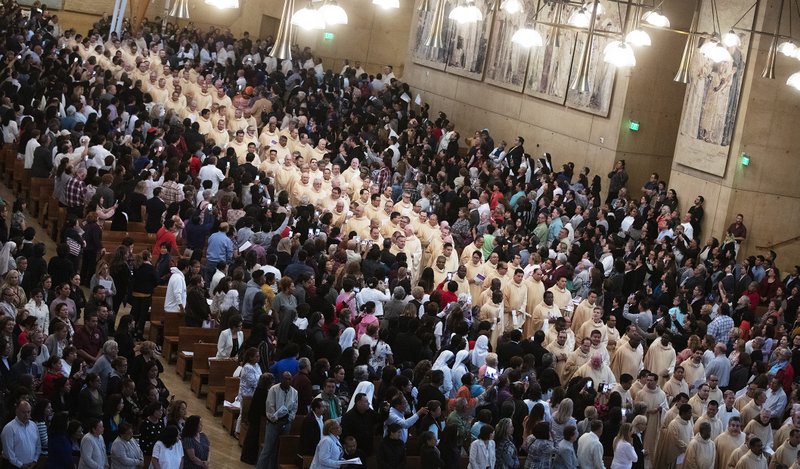 Priests from across the Archdiocese of Los Angeles enter the 2019 Chrism Mass at the Cathedral of Our Lady of the Angels. (Victor Alemán)