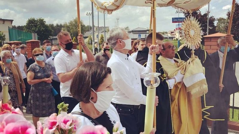 A Corpus Christi procession in the Stara Miłosna quarter of Warsaw, June 11, 2020. (Fr. Mariusz Wedziuk via CNA)