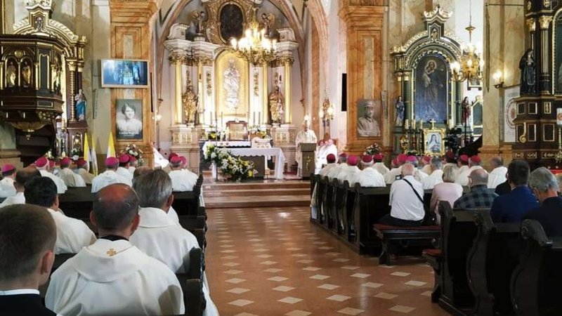 Poland’s bishops celebrate Mass at the Basilica of the Presentation of the Blessed Virgin Mary in Wadowice June 15, 2020. (Courtesy of the Press Office of the Polish Bishops’ Conference via CNA)
