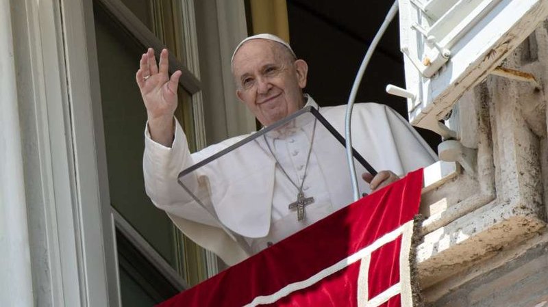 Pope Francis greets pilgrims at his Angelus address June 7, 2020. (Vatican Media/CNA)