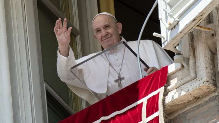 Pope Francis greets pilgrims at his Angelus address June 7, 2020. (Vatican Media/CNA)