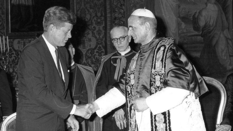 President John F. Kennedy shakes hands with Pope Paul VI at the Vatican July 2, 1963. (CNS file photo)