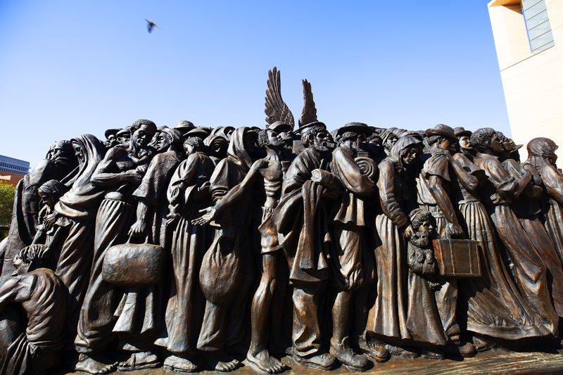 ANGELS UNAWARE SCULPTURE WORLDS MIGRANTS REFUGEES 2020 18 0 N8 A0228 124