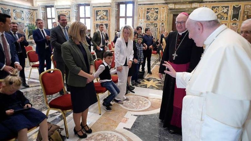 Pope Francis waves to a child at an audience with representatives of the Ambulatorium Sonnenschein in St. Pölten, Austria. (Vatican Media via CNA)