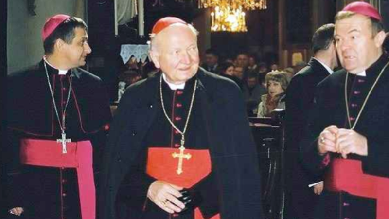 Cardinal Marian Jaworski, center, pictured in 2006. (Anna Gordijewska/CC BY 2.5 via CNA)
