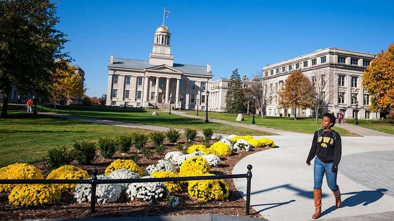 A student walks across campus at the University of Iowa, in Iowa City, Iowa. (University of Iowa/Flickr via CNA)