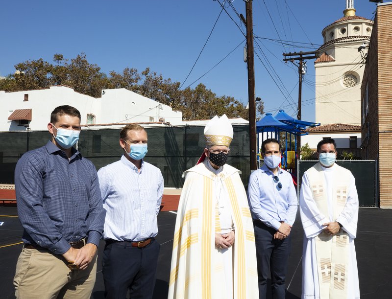 Christ the King Elementary School hosted a blessing ceremony to celebrate the renovation of the school, led by Archbishop José H. Gomez on Friday, October 2. A complete upgrade was possible thanks to the generosity of Shea Family Charities. The renovation included remodeled classrooms for students in grades K-8, cabinets, windows, and central air condition units following the CDPH guidelines for schools. The remodeling also included full renovation of the school’s offices, and the conversion of three new spaces: Academic Resources Room, Faculty Room and a new STEM Lab. (Victor Alemán)