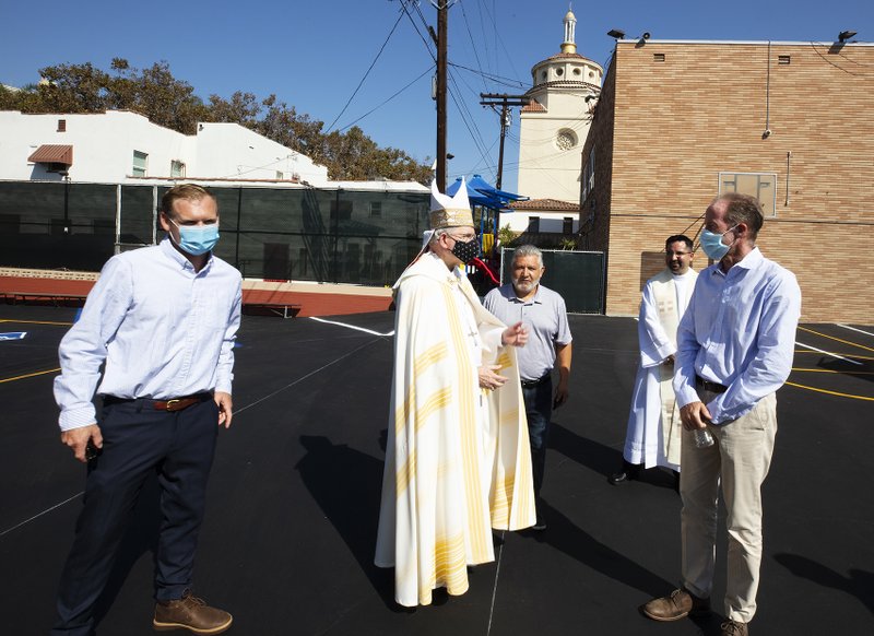 Christ the King Elementary School hosted a blessing ceremony to celebrate the renovation of the school, led by Archbishop José H. Gomez on Friday, October 2. A complete upgrade was possible thanks to the generosity of Shea Family Charities. The renovation included remodeled classrooms for students in grades K-8, cabinets, windows, and central air condition units following the CDPH guidelines for schools. The remodeling also included full renovation of the school’s offices, and the conversion of three new spaces: Academic Resources Room, Faculty Room and a new STEM Lab. (Victor Alemán)