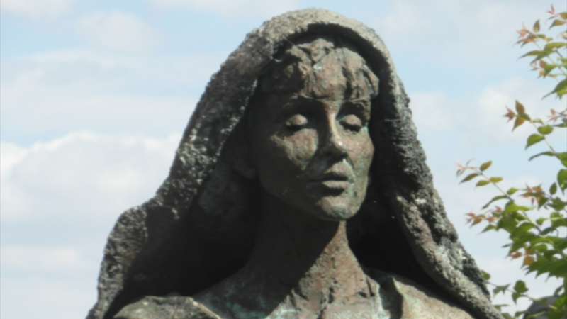 A sculpture of Hildegard of Bingen by Karlheinz Oswald at Eibingen Abbey in Hesse, Germany. (Gerda Arendt/CC BY-SA 3.0)