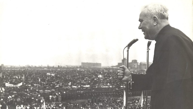 Father Patrick Peyton speaks at a rally in Rio de Janeiro, Brazil, in 1962. (Image via Family Theater Productions)
