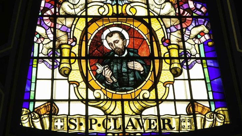 A stained glass image of St. Peter Claver in St. Aloysius church, Glasgow. (Lawrence OP/Flickr, CC BY-NC-ND 2.0 via CNA)