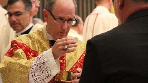 Bishop James Conley of Lincoln distributes Communion during his Mass of Installation, Nov. 20, 2012. (Seth DeMoor/CNA)