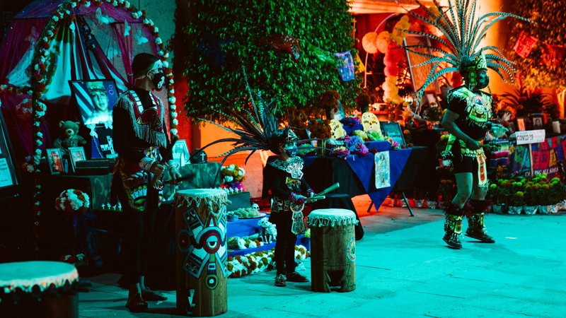 The Catholic Cemeteries & Mortuaries and the Archdiocese’s Office of Religious Education celebrated a Virtual Día de los Muertos Prayer Vigil led by Archbishop José H. Gomez on Sunday, November 1 in the outdoor courtyard of the Mausoleum of Calvary Cemetery and Mortuary in East L.A. (Colton Machado/ADLA)