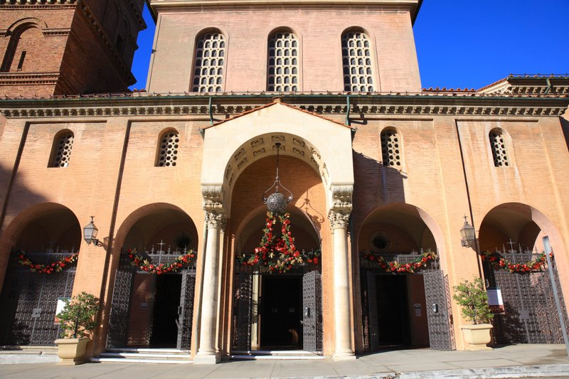 Father Marcos Gonzalez celebrates the 9:30 a.m. Christmas Mass at St. Andrew Church in Pasadena. (David Amador Rivera)