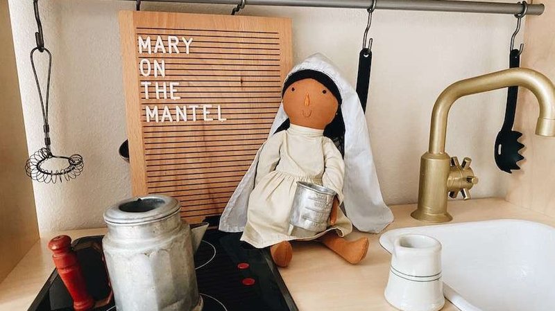 Mary on the Mantel. (Be a Heart via CNA)