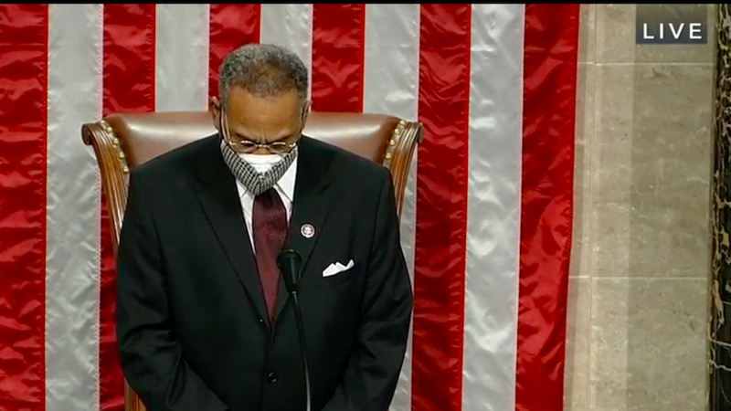 Rep. Emanuel Cleaver (D-MO) leads the opening prayer for the U.S. House of Representatives Jan. 3. (CSPAN via CNA)