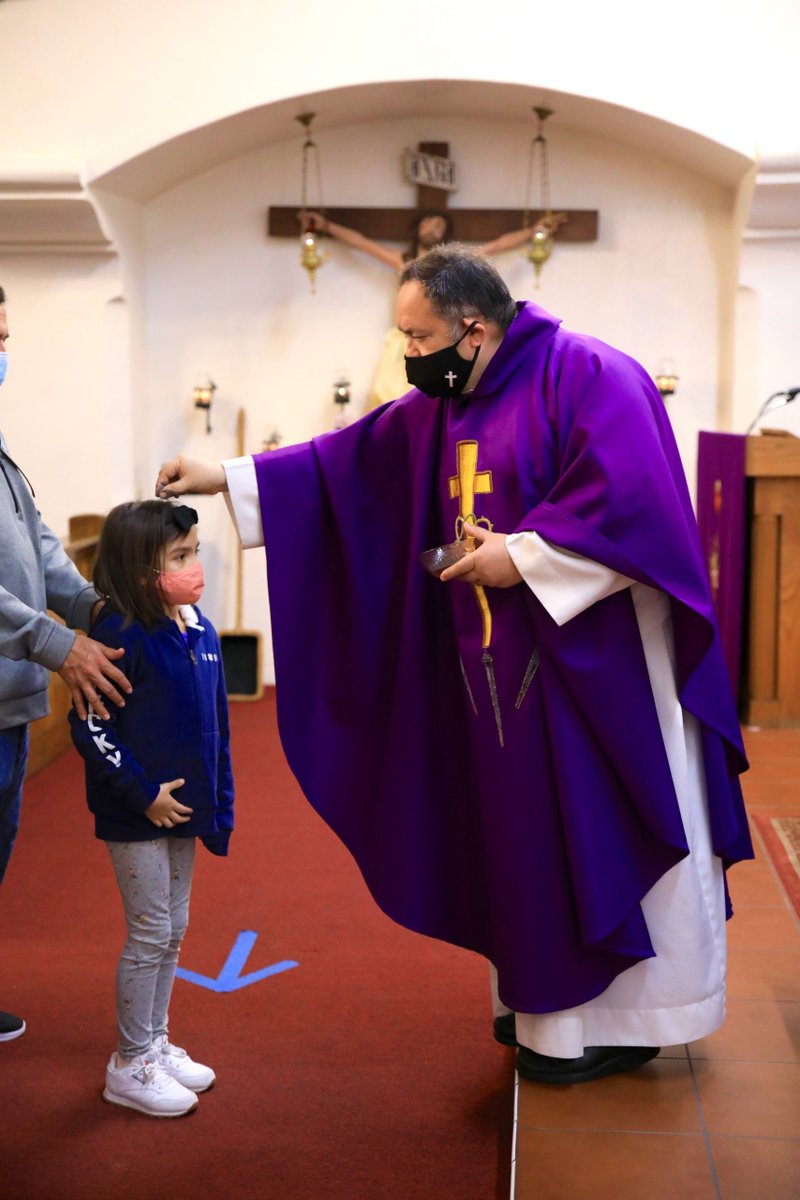 Fr. Domingos Machado, O.A.R., distributes ashes at Cristo Rey Church in Atwater Village Feb. 17. (David Amador Rivera)