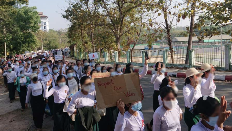 Teachers protest in Hpa-An, the capital of Karen State, Burma, on Feb. 9, 2021. (Ninjastrikers/CC BY-SA 4.0 via CNA)