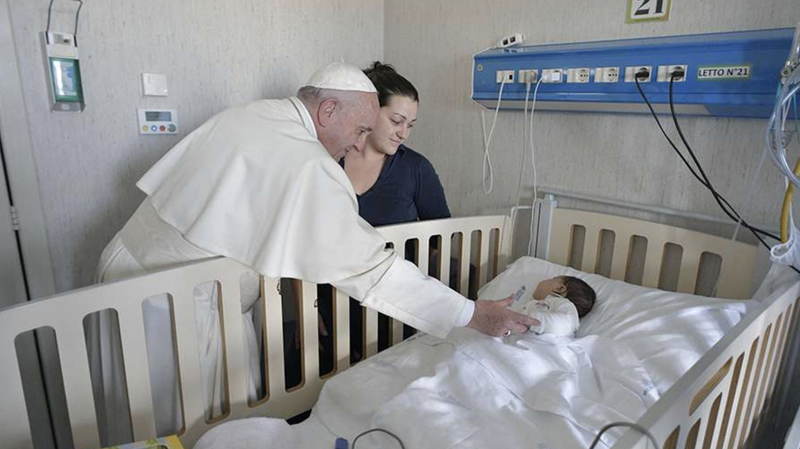 Pope Francis visits the Bambino Gesu di Palidoro hospital outside Rome, Jan. 5, 2018. (Vatican Media via CNA)