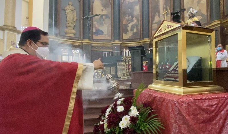 Salvadoran Archbishop Jose Luis Escobar Alas of San Salvador incenses a relic, the miter of St. Oscar Romero, March 24, 2021, at the cathedral in San Salvador. (CNS photo/Rhina Guidos)