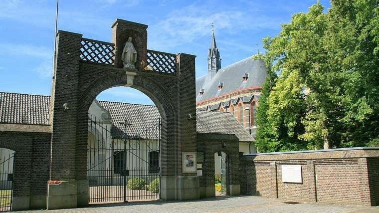 Achel Abbey. (John Scholte via Wikimedia)