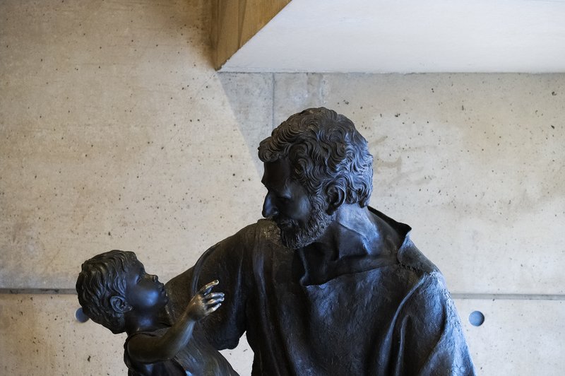 Christopher Slatoff's sculpture "Adoption" in the north ambulatory of the Cathedral of Our Lady of the Angels. (Victor Alemán)