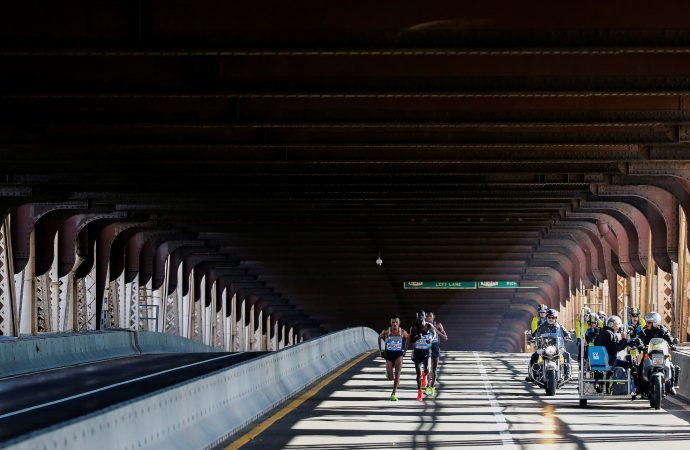Runners in the New York City marathon Nov. 6, 2016, cross the Ed Koch Queensboro Bridge over the East River connecting Manhattan with the borough of Queens. (Eduardo Munoz/Reuters via CNS)